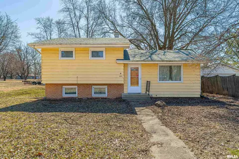 309 W Charles St, Mclean, IL 61754