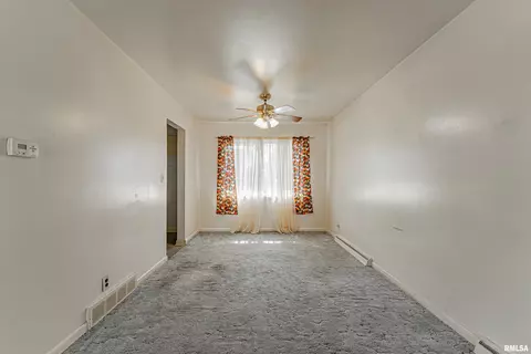 309 W Charles St, Mclean, IL 61754 photo 5