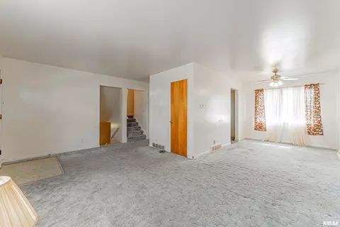 309 W Charles St, Mclean, IL 61754 photo 3