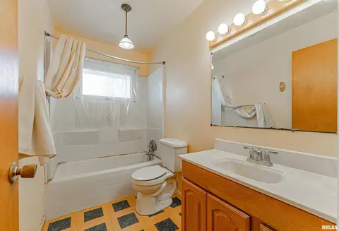 309 W Charles St, Mclean, IL 61754 photo 22