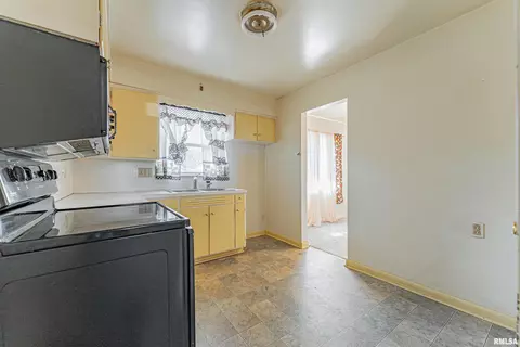 309 W Charles St, Mclean, IL 61754 photo 7
