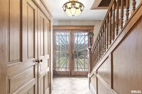 Entry Way - 570 W Andrew Rd, Springfield, IL 62707 photo 1 of 7