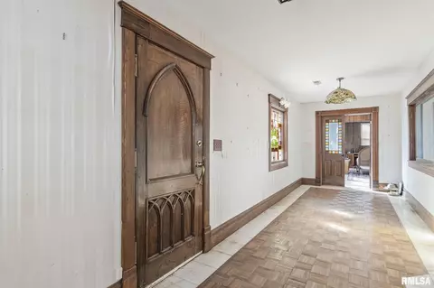 Entry Way - 570 W Andrew Rd, Springfield, IL 62707 photo 3 of 7