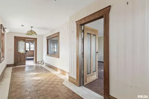 Entry Way - 570 W Andrew Rd, Springfield, IL 62707 photo 4 of 7