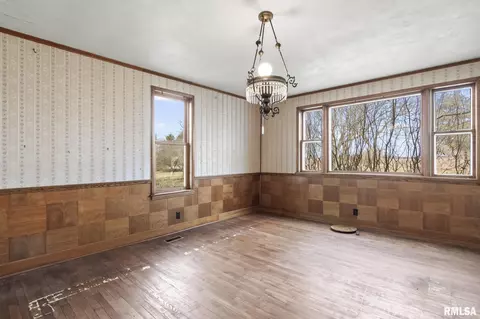 Dining - 570 W Andrew Rd, Springfield, IL 62707 photo 1 of 1