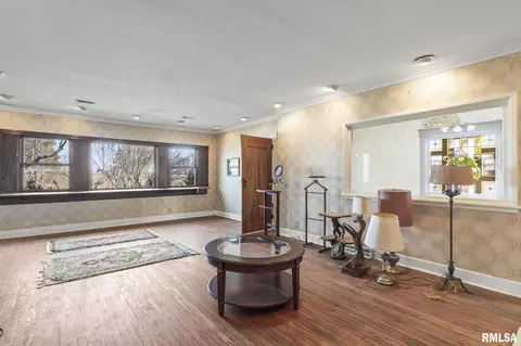 Living - 570 W Andrew Rd, Springfield, IL 62707 photo 2 of 3