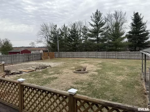 Exterior - 1068 1st St, Gladstone, IL 61437 photo 7 of 7