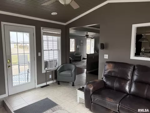 Entry Way - 1068 1st St, Gladstone, IL 61437 photo 1 of 1