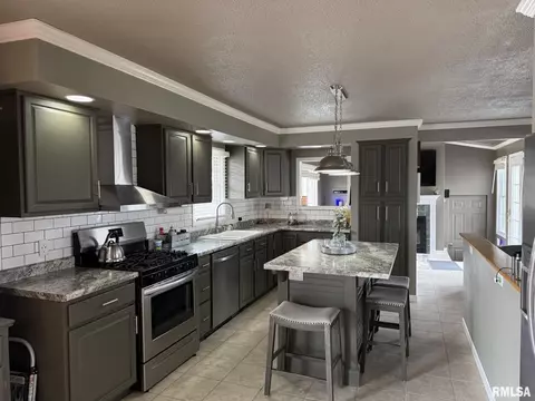Kitchen - 1068 1st St, Gladstone, IL 61437 photo 4 of 5