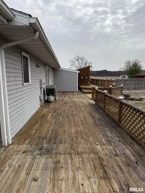 Exterior - 1068 1st St, Gladstone, IL 61437 photo 6 of 7