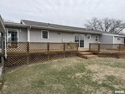 Exterior - 1068 1st St, Gladstone, IL 61437 photo 3 of 7