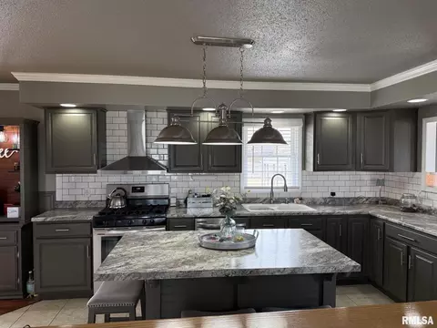 Kitchen - 1068 1st St, Gladstone, IL 61437 photo 1 of 5