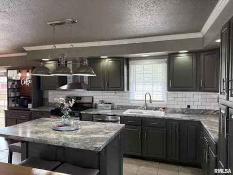 Kitchen - 1068 1st St, Gladstone, IL 61437 photo 3 of 5