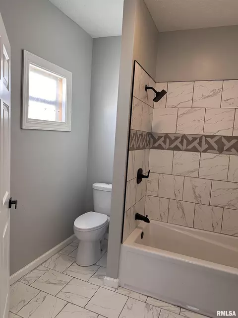 Bath - 1612 Cummins Ave, Springfield, IL 62702 photo 1 of 5