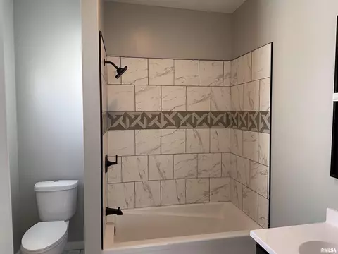 Bath - 1612 Cummins Ave, Springfield, IL 62702 photo 2 of 5