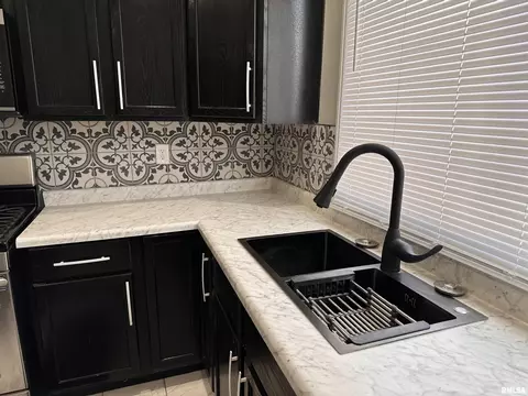 Kitchen - 1612 Cummins Ave, Springfield, IL 62702 photo 2 of 2