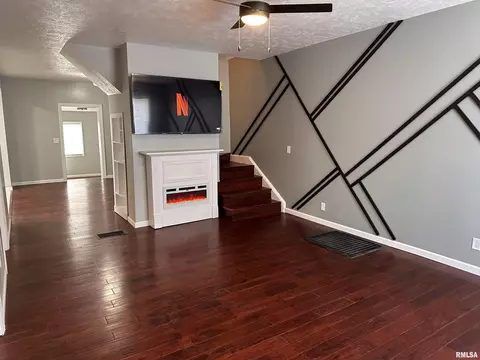 Living - 1612 Cummins Ave, Springfield, IL 62702 photo 1 of 3