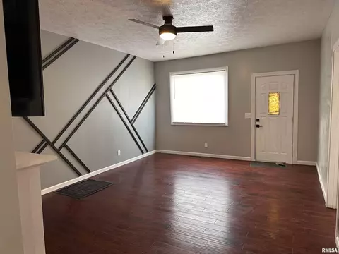 Living - 1612 Cummins Ave, Springfield, IL 62702 photo 2 of 3