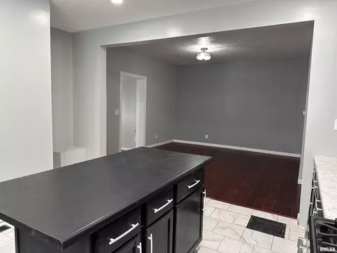 Entry Way - 1612 Cummins Ave, Springfield, IL 62702 photo 1 of 4