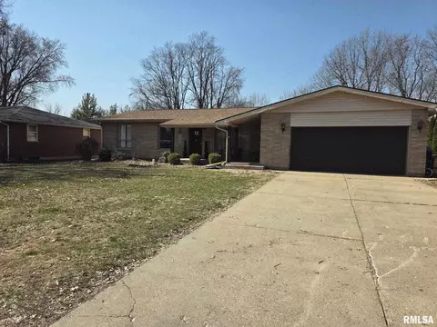 1612 Curtis Creek Rd, Quincy, IL 62301