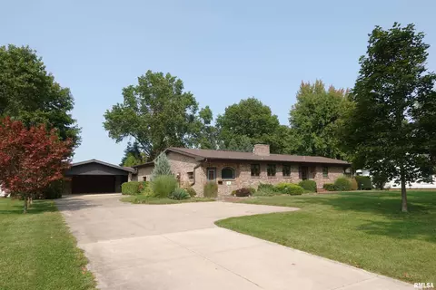 307 Galesburg Rd, Knoxville, IL 61448