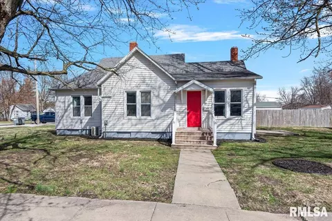 204 N Emmett St, Virden, IL 62690