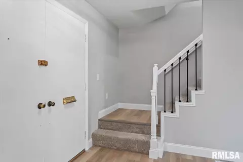 Entry Way - 7 Interlacken Rd, Springfield, IL 62704 photo 1 of 8