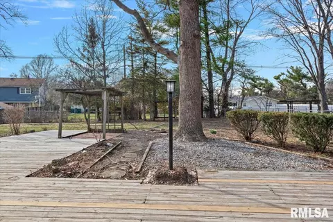 Exterior - 7 Interlacken Rd, Springfield, IL 62704 photo 6 of 9