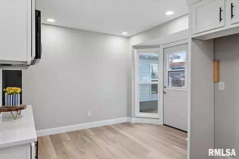 Entry Way - 7 Interlacken Rd, Springfield, IL 62704 photo 6 of 8