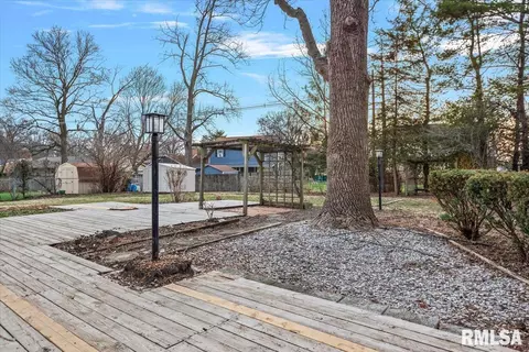 Exterior - 7 Interlacken Rd, Springfield, IL 62704 photo 5 of 9