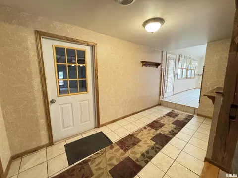 Entry Way - 1740 120th St, Cameron, IL 61423 photo 2 of 3