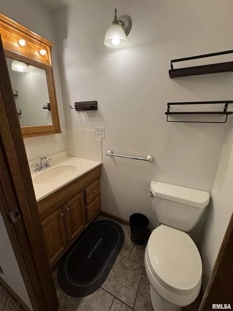 Bath - 1740 120th St, Cameron, IL 61423 photo 5 of 5