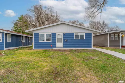 906 N Monroe St, Lincoln, IL 62656