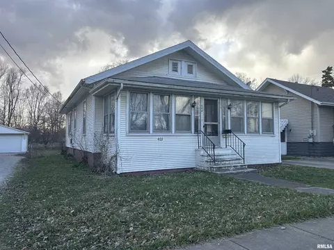 403 S Cherokee St, Taylorville, IL 62568