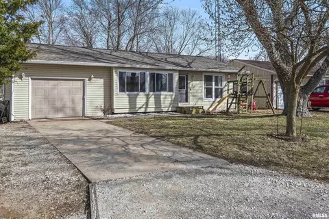 42 Buckingham Rd, Chatham, IL 62629