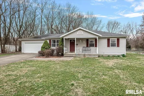 301 N Hobson St, Virden, IL 62690