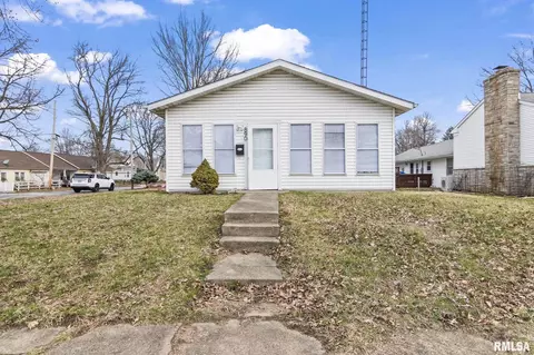 890 W Van Buren St, Auburn, IL 62615