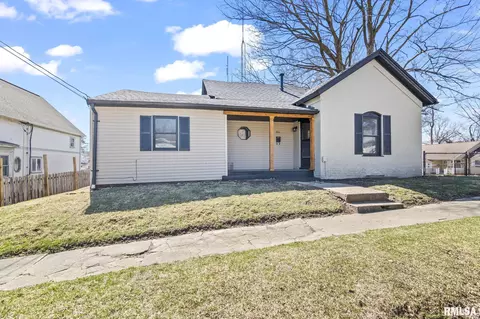 554 W Monroe St, Petersburg, IL 62675