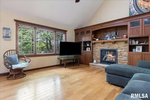 Living - 3120 Kensington Dr, Springfield, IL 62702 photo 1 of 1