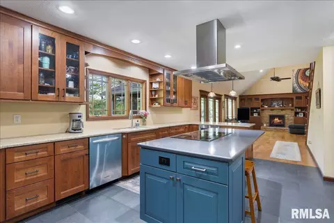 Kitchen - 3120 Kensington Dr, Springfield, IL 62702 photo 4 of 5