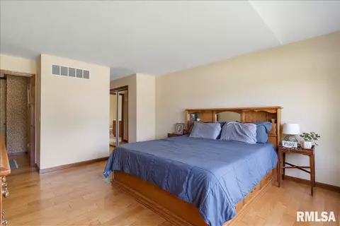 Bedroom - 3120 Kensington Dr, Springfield, IL 62702 photo 7 of 10