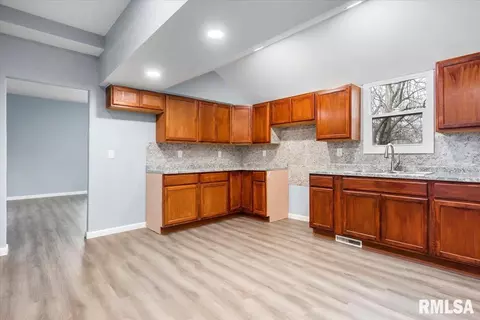 1108 N 12th St, Springfield, IL 62702 photo 16