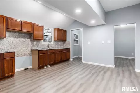 1108 N 12th St, Springfield, IL 62702 photo 15