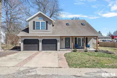 300 N Walnut St, Rochester, IL 62563
