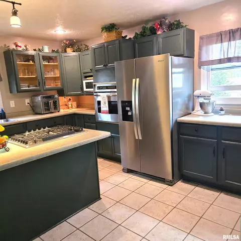 Kitchen - 3400 Ginger Creek Dr, Springfield, IL 62711 photo 5 of 6
