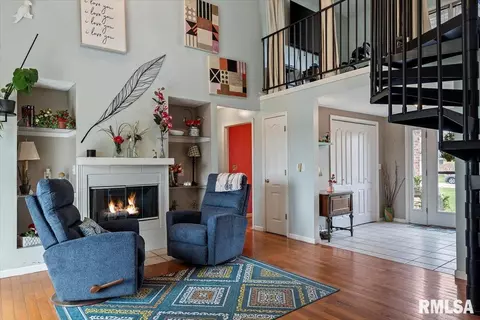 Living - 3400 Ginger Creek Dr, Springfield, IL 62711 photo 3 of 4
