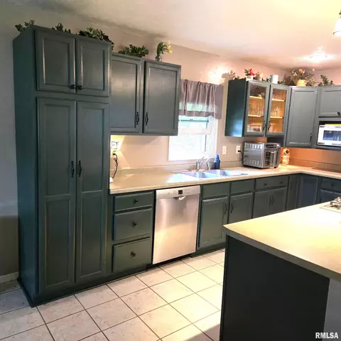 Kitchen - 3400 Ginger Creek Dr, Springfield, IL 62711 photo 1 of 6