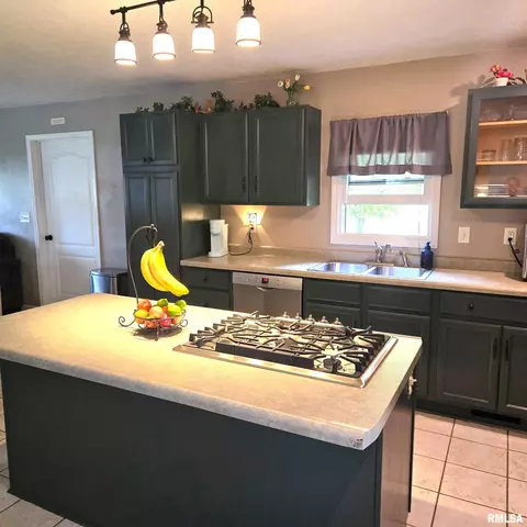Kitchen - 3400 Ginger Creek Dr, Springfield, IL 62711 photo 3 of 6