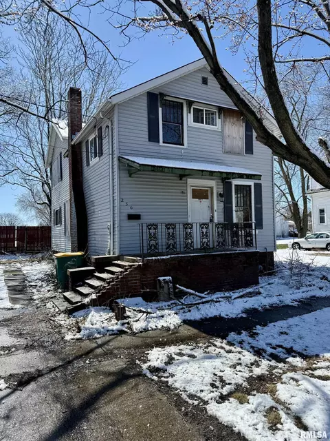 256 Selden St, Galesburg, IL 61401