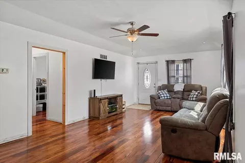 208 E Teak St, Thayer, IL 62689 photo 7
